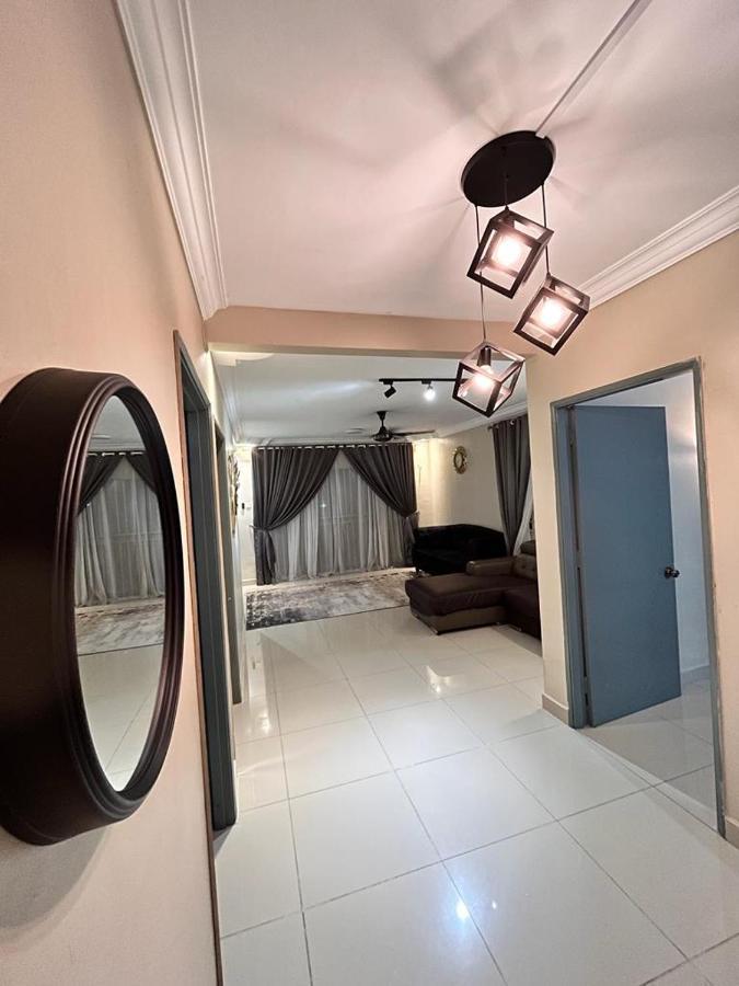 Naura Homestay Selangor Kuala Lumpur Batu Caves Exterior foto
